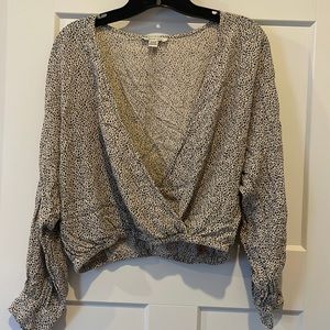 American Eagle Leopard print cross over top!